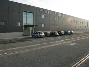 Façade du complexe aquatique Les Bains des Docks, Le Havre